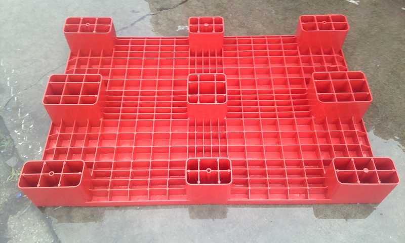 plastic pallet manufacturer